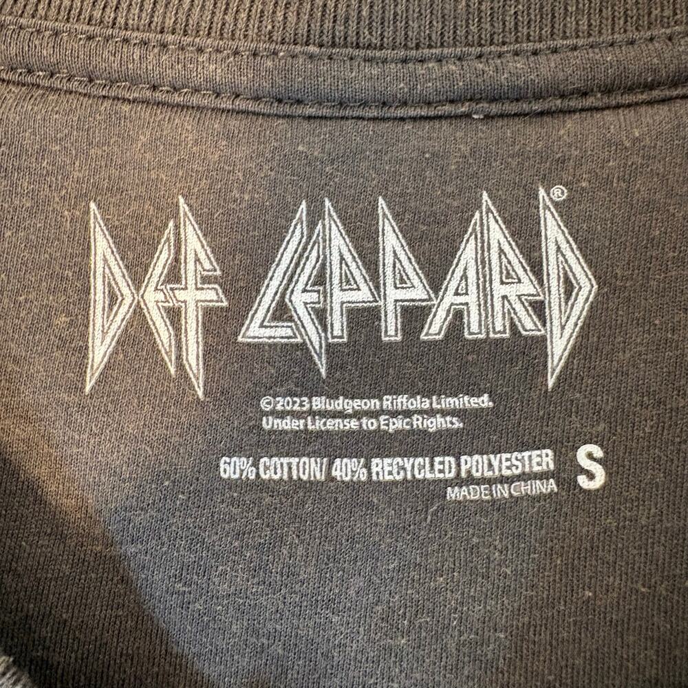 Def Leppard Official Licensed Sweatshirt Skull Wings Graphic Charcoal Rock Band - Picture 7 of 11